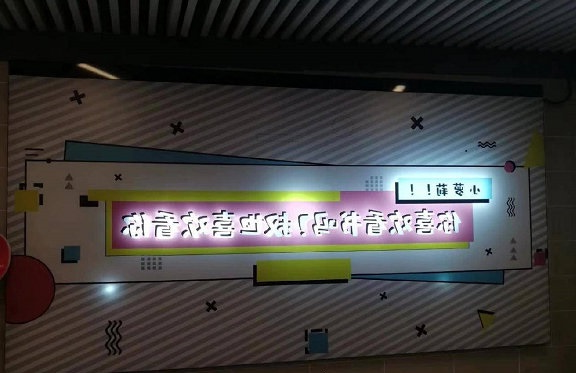 东莞广告公司-南宁地铁出现涉未成年人不良广告非广告公司发布